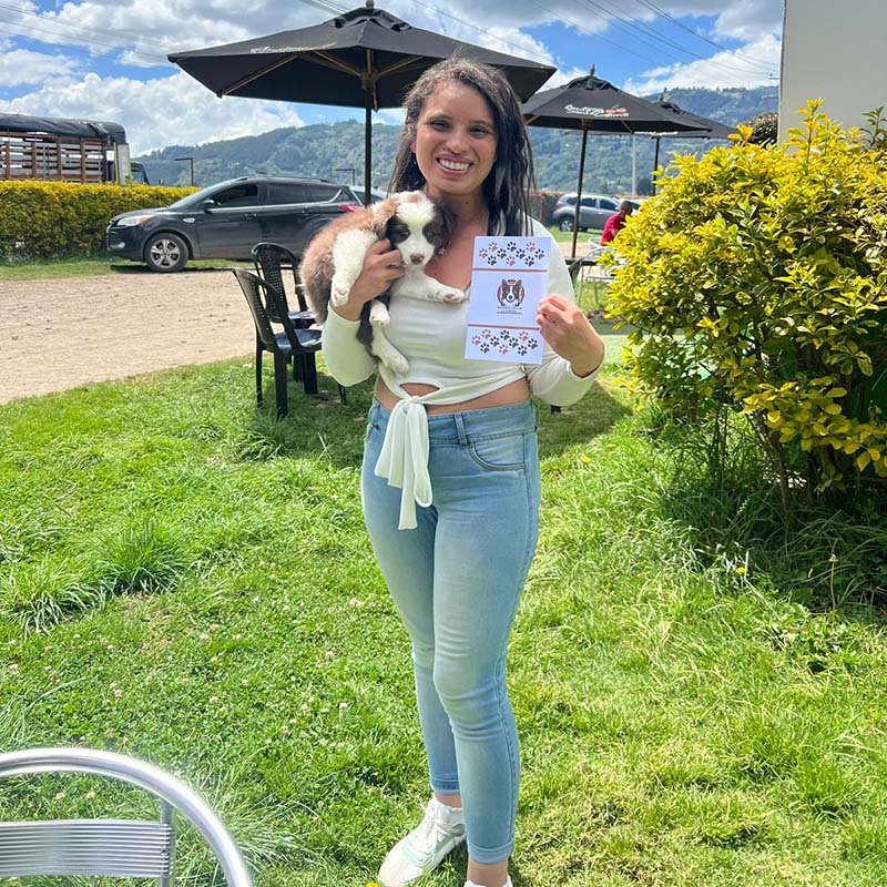 Cliente con cachorro y documentación